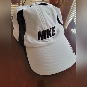 Nike Golf Club Cap White Black Dri-Fit Size M/L Unstructured Spellout Logo Hat